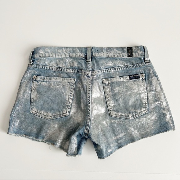 7 for All Mankind Carlie Silver Foil Metallic Cutoff Shorts | Size 25 - Picture 4 of 6